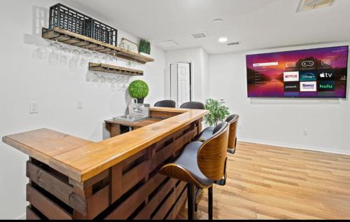 Indian Trails House | Reunion - Sleeps 26 hot tub 10 br 8 ba 6 mile beach