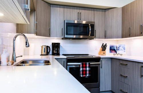 Revelstoke House | Revy Pow Pad - Private Hot Tub 3 Bedroom Condo