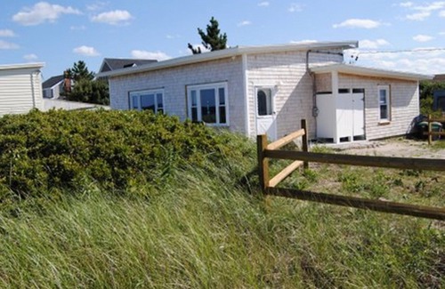 Marshfield House | REXHAME BEACH OCEAN FRONT BUNGALOW COTTAGE VACATION RENTAL