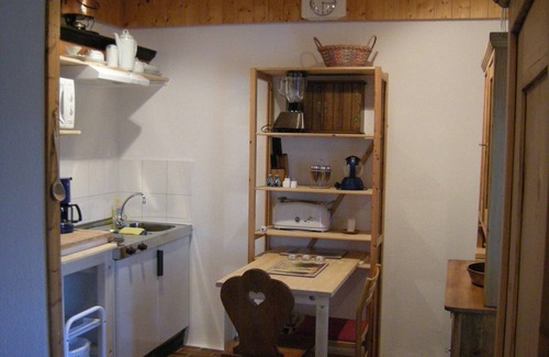 Dipperz Apartment | RHÖN-ANTIK" apartment with wood-burning stove and terrace for barbecuing.