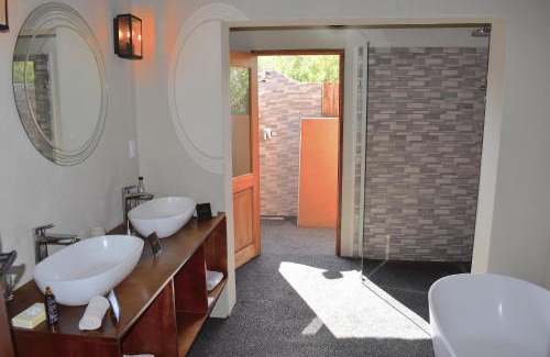 Madikwe Game Reserve Cabin | Rhulani Safari Lodge