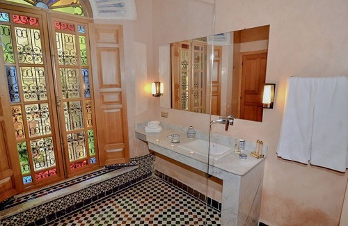 Ain Azlitan House | Riad Al Ansari