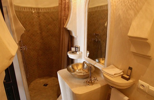 Kbour Chou House | Riad Omri