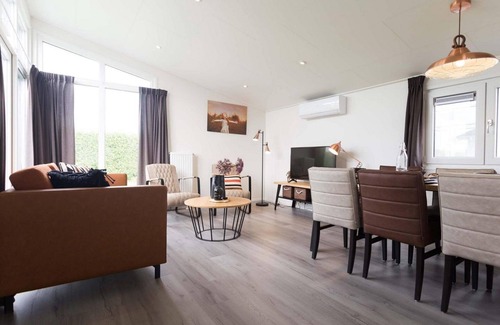 Nieuwerkerk aan den IJssel Ski Chalet | ✓ Rialto at Parc de IJsselhoeve ✓ Holiday home for 6 persons ✓ Located in Nieuwerkerk aan den IJssel (Zuid-Holland) ✓ Holiday park next to the IJssel ✓ Book directly through the park