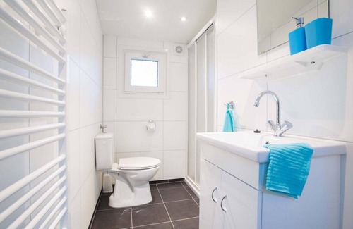 Nieuwerkerk aan den IJssel Ski Chalet | ✓ Rialto at Parc de IJsselhoeve ✓ Holiday home for 6 persons ✓ Located in Nieuwerkerk aan den IJssel (Zuid-Holland) ✓ Holiday park next to the IJssel ✓ Book directly through the park