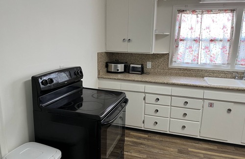 Richfield House | Richfield Corner Cottage- Single level home close to SVC and mountain bike trail