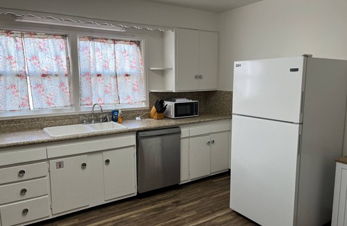 Richfield House | Richfield Corner Cottage- Single level home close to SVC and mountain bike trail