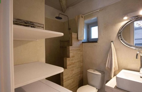 Paleopolis Apartment | Richie's Sea View Residence for 2