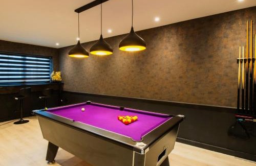 Herne Bay House | Richmond Cottage - Brand New 4BR Holiday Home, just 3 minutes from the beach with Pool Table and Free Parking