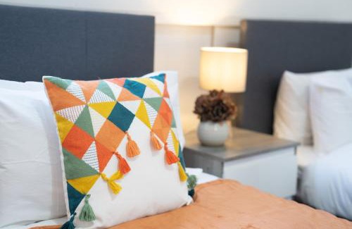 Manchester Apartment | Richmond Retreat - Luxurious and comfortable spacious 2 floor apartment