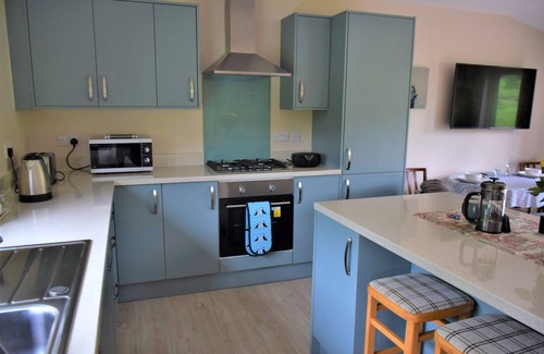 Newbridge Cottage | Ridge View Lodge - a lodge that sleeps 3 guests in 2 bedrooms