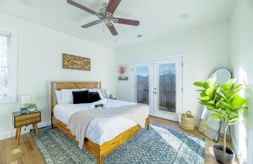 Haywood Villa | Ridgetop Hideaway 12-Guest Oasis with Hot Tub & Epic Views Near Winery Tours & Trails - Pets are allowed by request