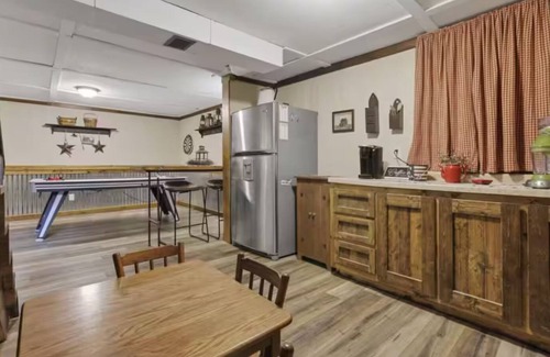 Laurelville Cottage | Ridgeview Cottage - 6 miles to the Rock House!