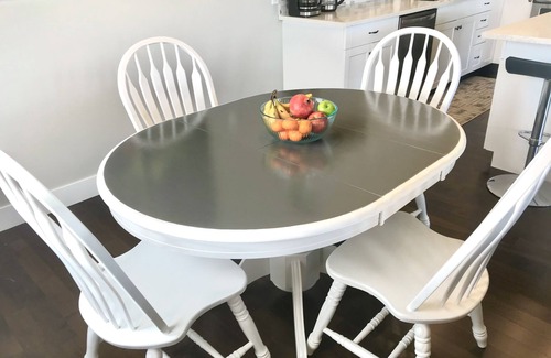 Ladysmith Condo | Right off Main Street, near delicious bakeries and more.10 minute walk to beach!