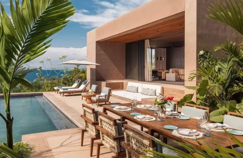 Lo de Marcos House | Right On The Beach! Balcony, Outdoor Pools, Free Breakfast, Free Parking!