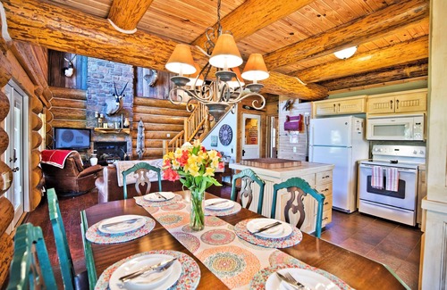 Garfield Cabin | Right on the water, stay at this Instagram photo-ready real LOG CABIN +Kayaks!