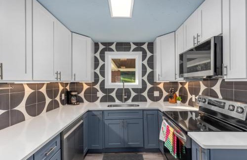 Grand Rapids House | Rink Side Retreat