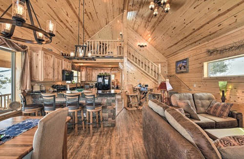 Del Norte Cottage | Rio Grande National Forest Cabin: Views & Hot Tub