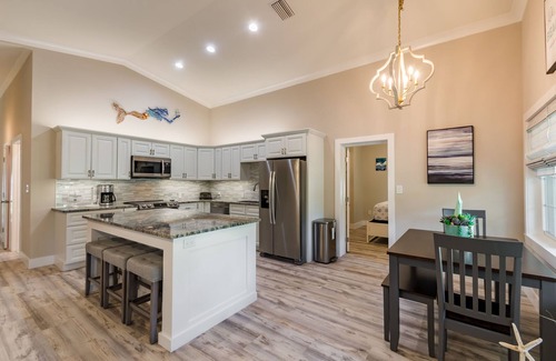 Indian Rocks Beach House | Rita's Indian Rocks Beach Cottage - Steps to the Beach