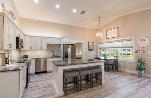 Indian Rocks Beach House | Rita's Indian Rocks Beach Cottage - Steps to the Beach