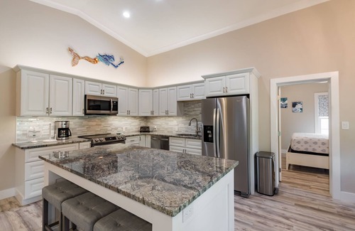 Indian Rocks Beach House | Rita's Indian Rocks Beach Cottage - Steps to the Beach