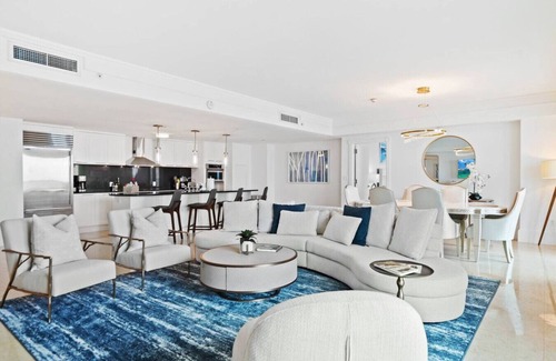 Central Beach Condo | Ritz-Carlton Luxury | Oceanfront 2BR on 16th Fl