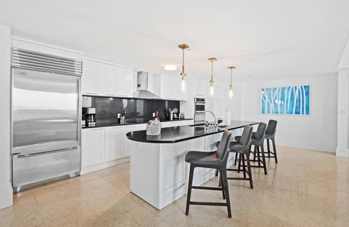 Central Beach Condo | Ritz-Carlton Luxury | Oceanfront 2BR on 16th Fl