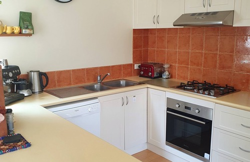 Ocean Grove Cottage | River end retreat, walk to all the best Ocean Grove has to offer cafes & beach