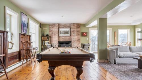 Catskill House | River House by AvantStay Historic Secluded Estate on the Hudson River w Pool Sleeps 24