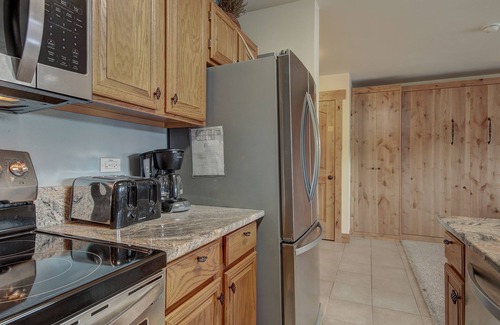Historic District Condo | River Mtn Lodge E203 - Studio Condo
