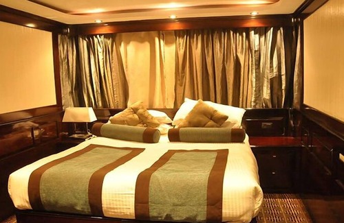 Qasr an-Nil Boat Rental | River Nile Boat