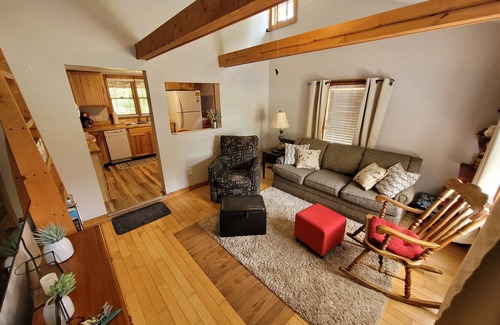 Warrensville Cabin | River Otter Cottage On The New RivernPerfect for couples or family adventure