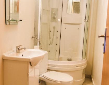 Zator Resort | River Park Domki Wśród Drzew Wzdłuż Rzeki