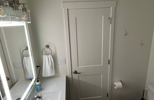 Murphy Apartment | River Rapids home: new 2023, hot tub March 2024