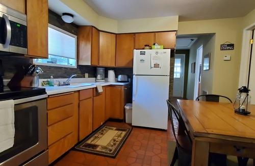 Dunsmuir Cabin | River Run, Near Mossbra Falls & River access.