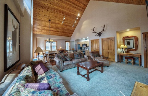 Dillon Condo | River Run Village Walk To Gondola Pool Hot Tubs Restaurants and Shops DELUXE