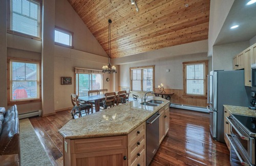 Dillon Condo | River Run Village Walk To Gondola Pool Hot Tubs Restaurants and Shops DELUXE