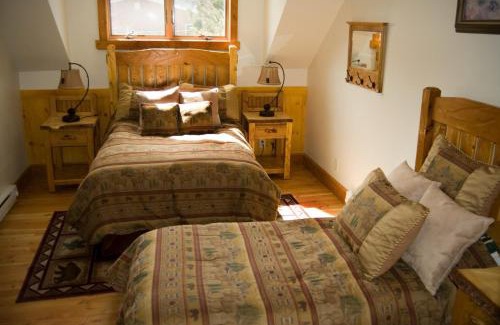 Cascade Bed & Breakfast | River's Bend Lodge
