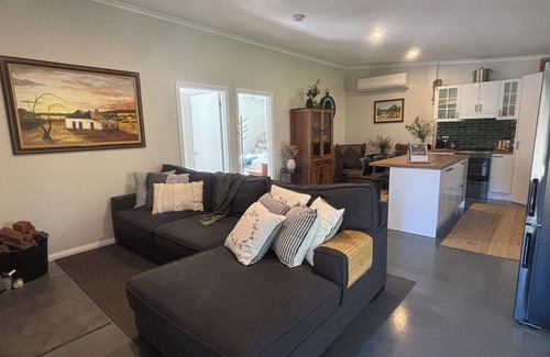 Bridgetown Cabin | River Valley Retreat – Tiny Home Escape with River Frontage & Bushland Views