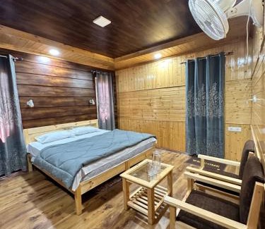 Kokernag Hotel | River View cottage