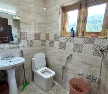 Kokernag Hotel | River View cottage