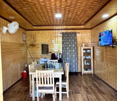 Kokernag Hotel | River View cottage