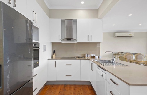 Hunters Hill House | River View Oasis | Spacious 3-Bed House with Pool