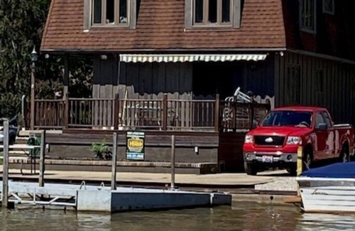 Vermilion House | RIVERBEND RETREAT LOWER UNIT WATERFRONT W/HOT TUB OPEN YEAR ROUND