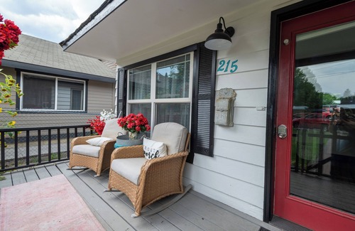 Old Bend House | RIVERFRONT COTTAGE EPIC WALKABLE LOCATION ON RIVER