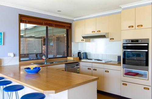 Sussex Inlet House | Riverfront Delight in Sussex