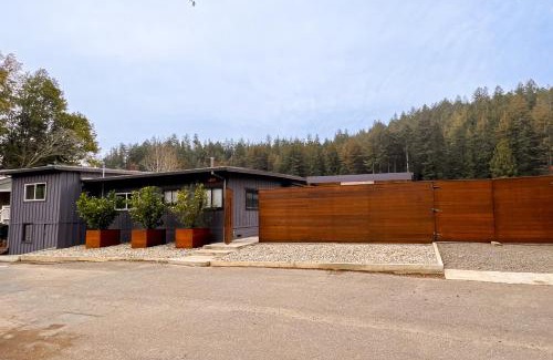 Monte Rio House | Riverfront Escape