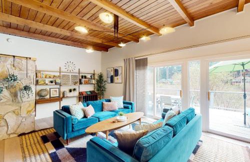 Monte Rio House | Riverfront Escape