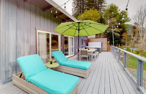 Monte Rio House | Riverfront Escape