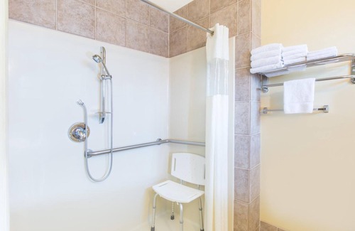 Roseburg Hotel | Riverfront Inn Roseburg